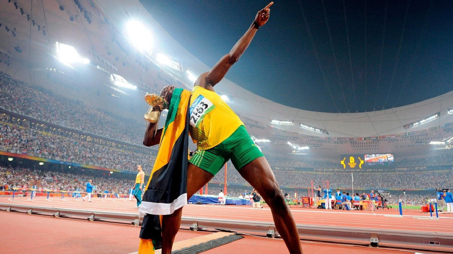 俄克拉荷马城雷霆首回合爆冷洛杉矶快船，郑钦文砍下8记关键球，全场沸腾