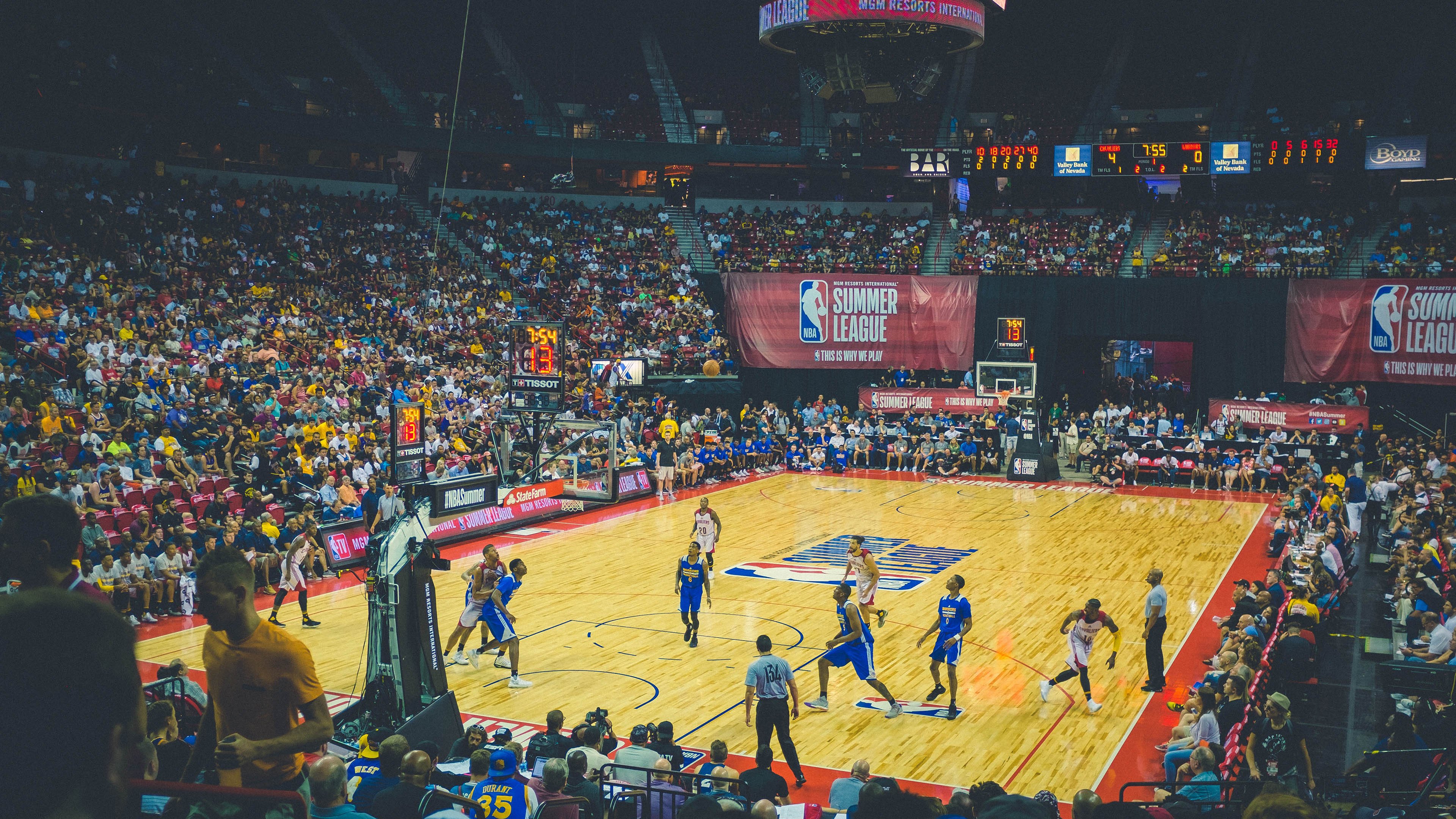 CBA季后赛决赛对决在即！菲尼克斯太阳演练定位球，波尔图密集防守应对